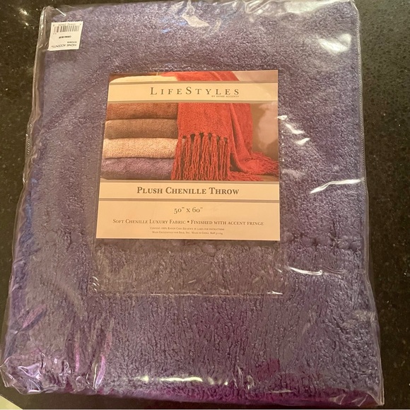 Plush Chenille Throw 50” x 60” / new in original packaging / luxury with fringe - Picture 2 of 6